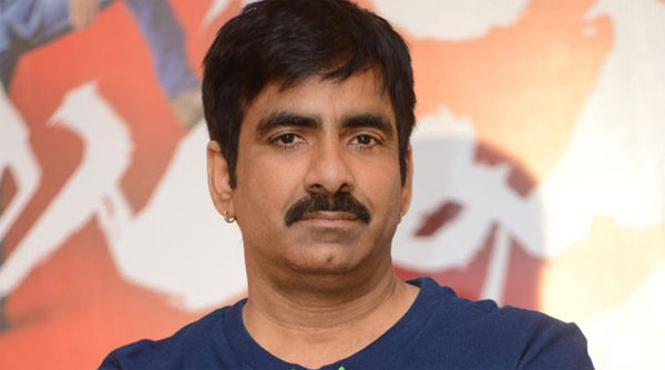 hero ravi teja,touch chesi chustara movie,director vikram sirikonda,raja the great movie,director anil ravipudi  అందరికి షాక్ ఇచ్చిన హీరో...!